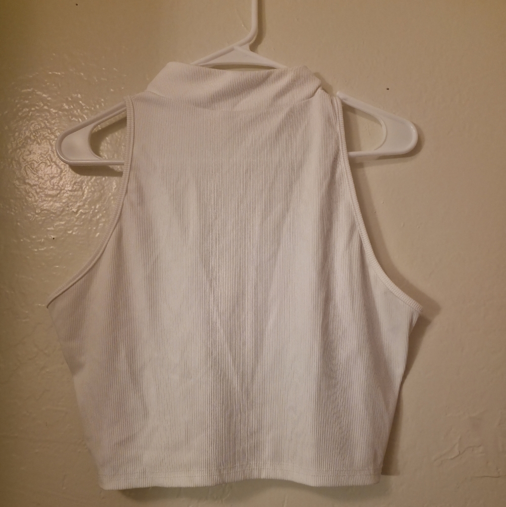 Unbtanded Size XL White Sleeveless Highneck Back Zip LadiesTop